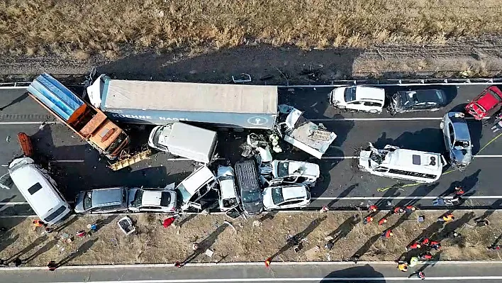 Van'da 35 araç birbirine girdi! Ölü ve yaralılar var