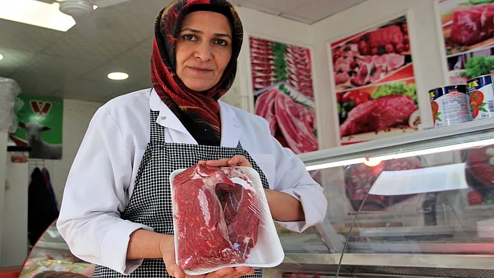 Vejetaryen kasap, çalışma titizliğiyle erkeklere taş çıkardı