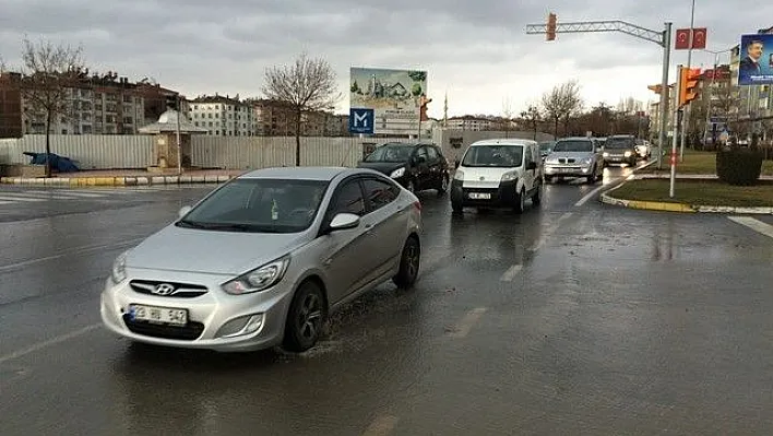 Yağışlı Havalarda Frene Basarken Dikkat