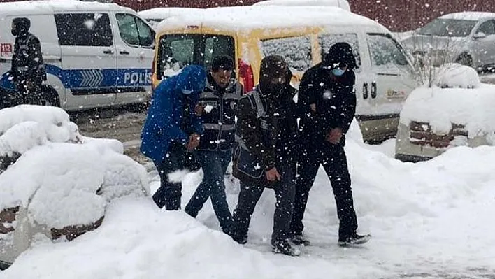 Yakalanan hırsızlardan üçü tutuklandı