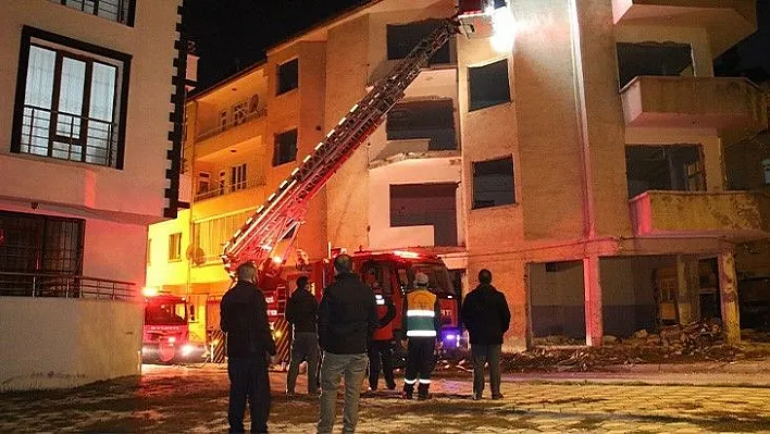 Yangını gören vatandaşlar kısıtlamayı unuttu