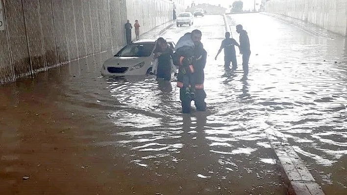 Yine aynı manzara! Alt geçidi su bastı...