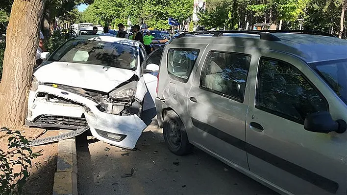 Zübeyde Hanım Caddesi'nde zincirleme kaza