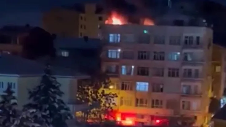 Elazığ'da 5 katlı binada yangın paniği