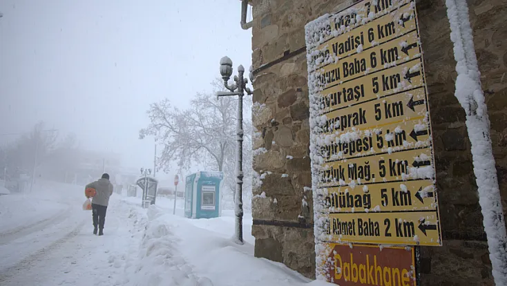 Yoğun kar yağışı Harput'u yuttu