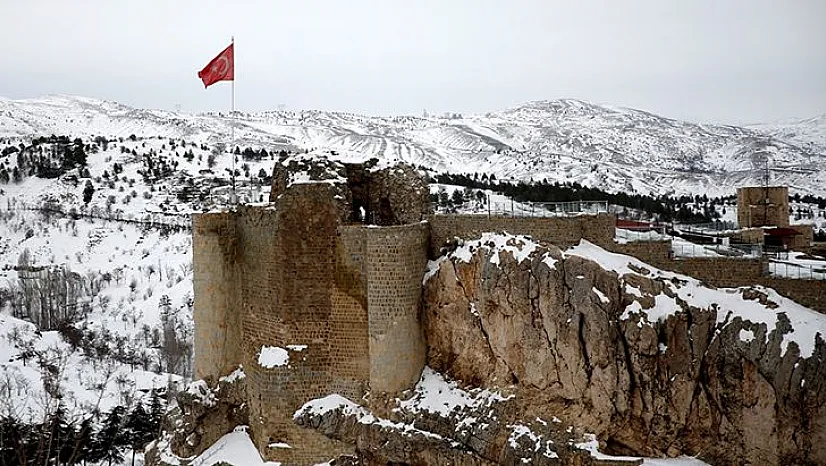 Harput, kar yağışıyla birlikte göz kamaştırdı