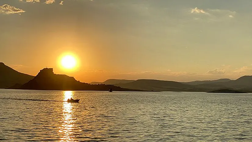 Pertek Feribot İskelesi'nde gün batımı