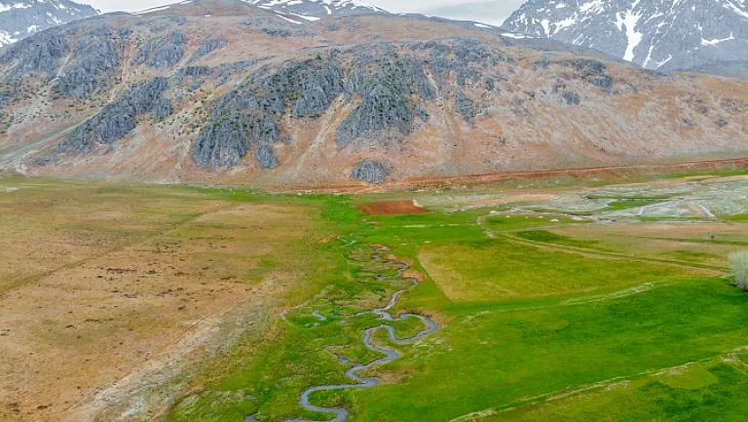 Tunceli'nin Gözeler köyündeki mendereslerde ilkbahar güzelliği