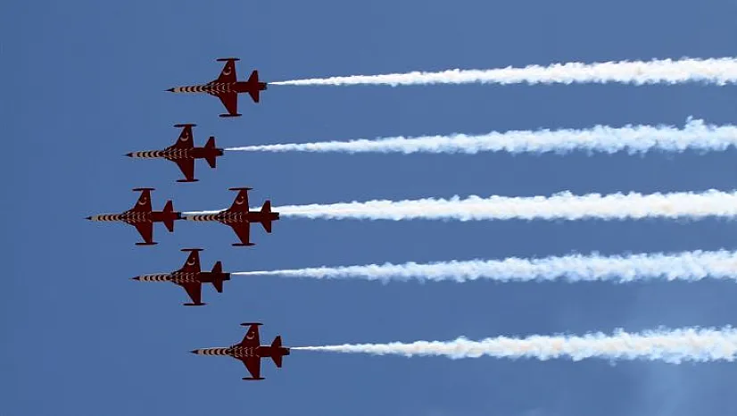 Türk Yıldızları'ndan hayran bırakan gösteri