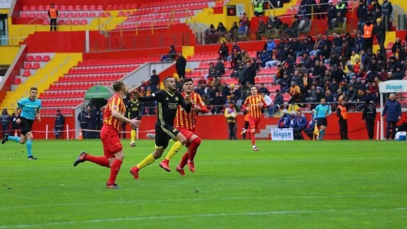E.Yeni Malatyaspor'un golcüsü Boutaib'ten ilk yarıda 9 gollük performans