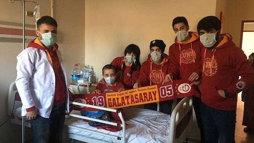 Taraftar grubundan anlamlı destek
