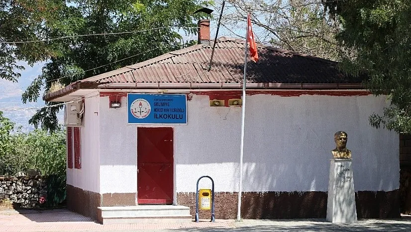 60 yıllık ilköğretim okulu ilgi bekliyor
