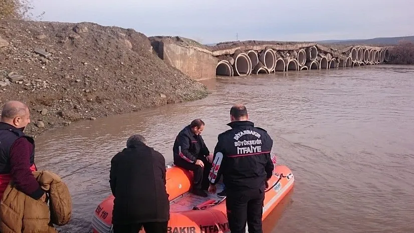 Yükselen suda mahsur kalan 2 işçi kurtarıldı