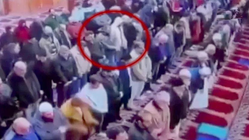 ABD'de cami imamı secdede bıçaklandı!