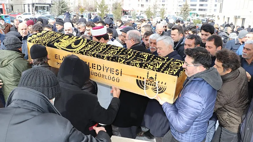 Depremde hayatını kaybeden Ünal, Elazığ'da toprağa verildi