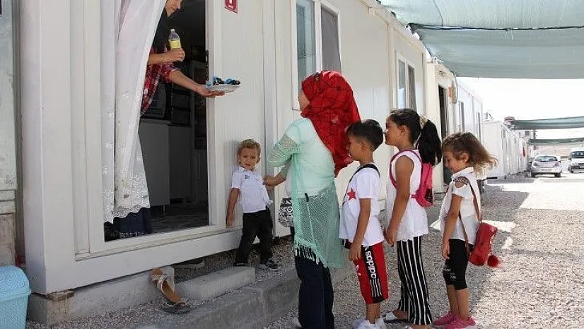 Depremzede çocukların bayram sevinci
