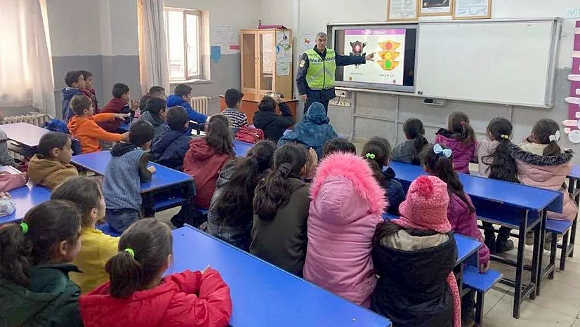 Ekiplerden öğrencilere trafik semineri