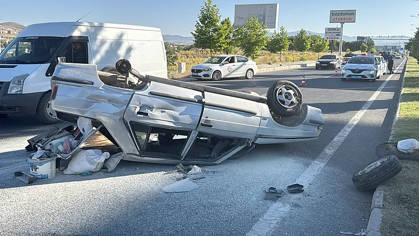Elazığ'da beton mikseri ile otomobil çarpıştı