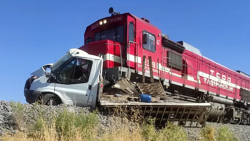 Elazığ'da hemzemin geçitte kaza