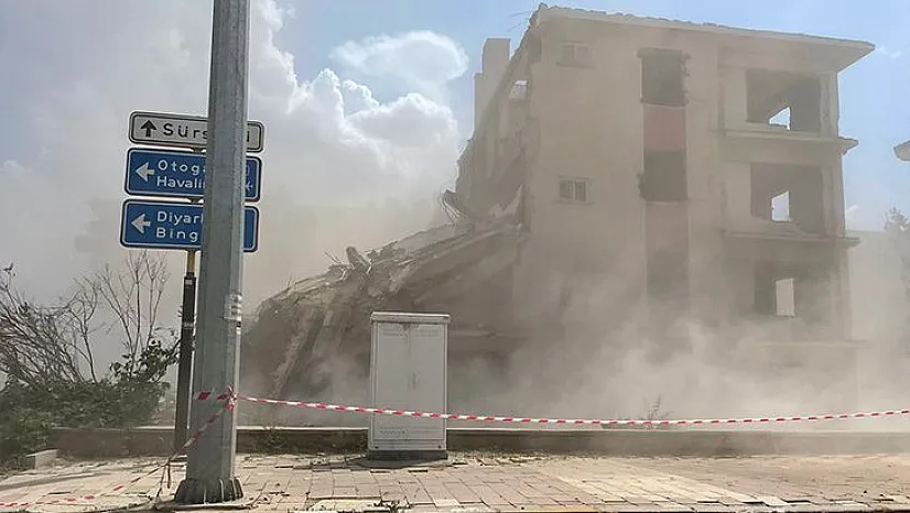 Elazığ'da yıkım!