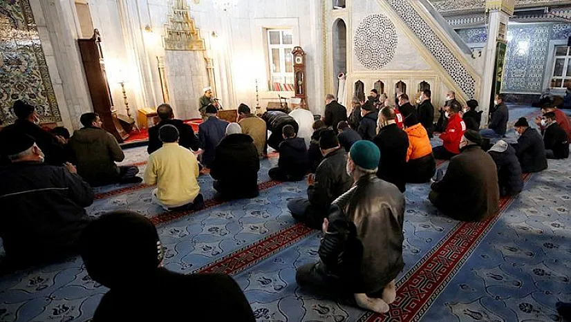 Elazığ depreminde hayatını kaybedenler için mevlit okutuldu