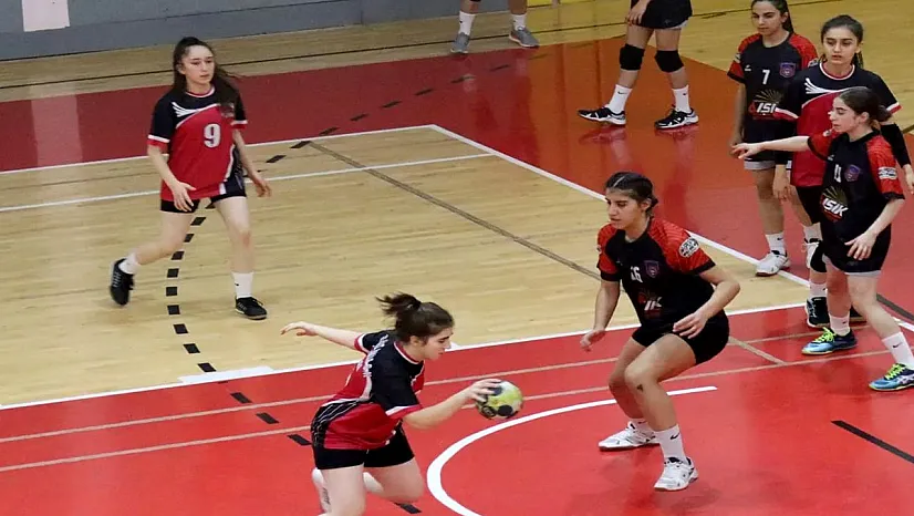 Hentbol müsabakaları başladı