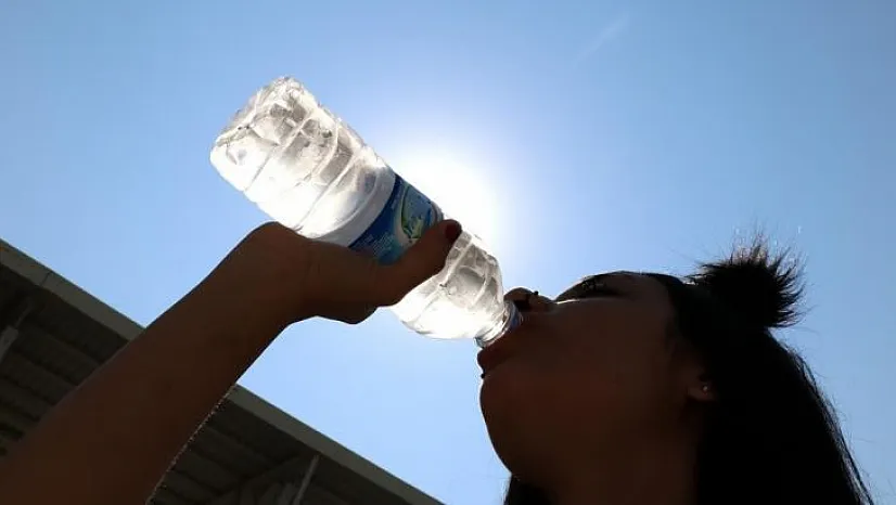Her gün en az 2-2,5 litre sıvı tüketilmeli
