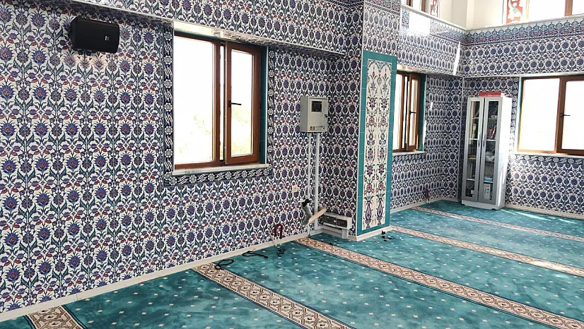 Hırsızlar camiyi soydu