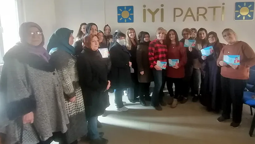 İYİ Parti Kadın Kollarından Rozet töreni