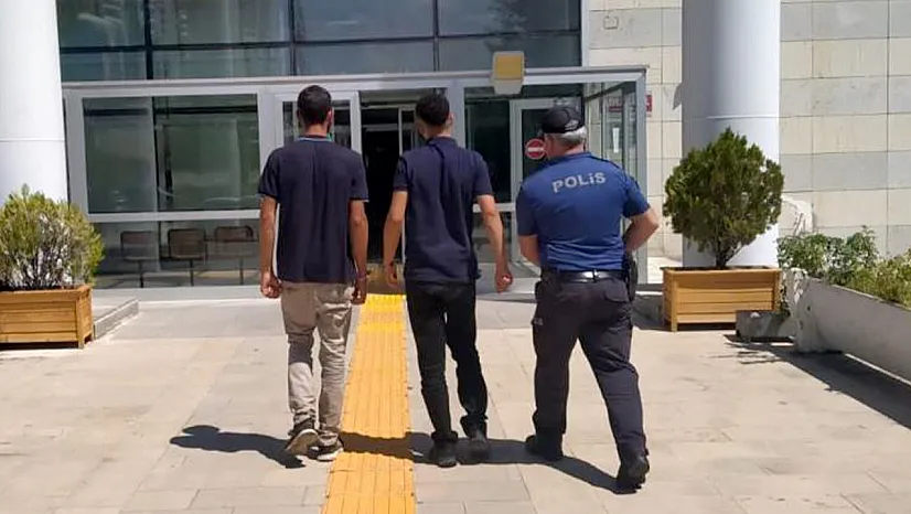Kablo hırsızları suçüstü yakalandı