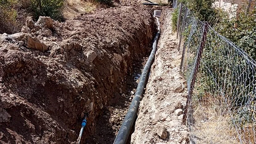 Karakoçan'da su ve kanal çalışmaları sürüyor