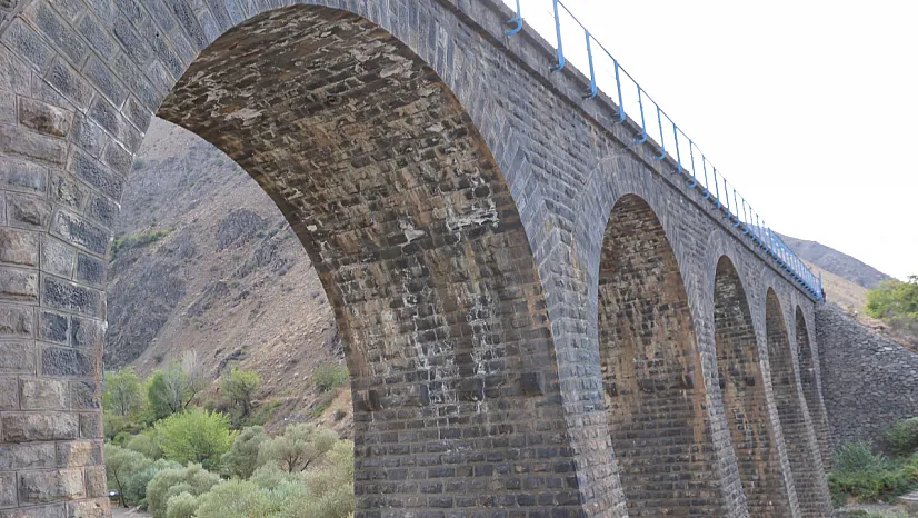 Palu'da aynı derede dört medeniyete ait köprüler bir arada