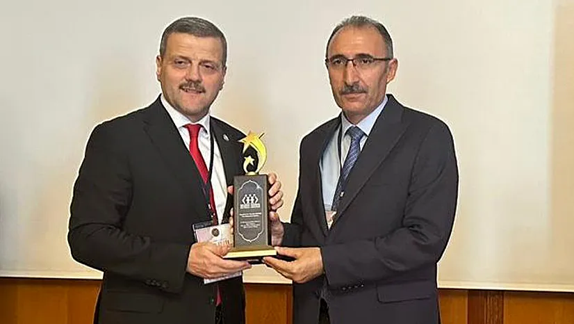 Rektör Prof. Dr. Göktaş'a ödül