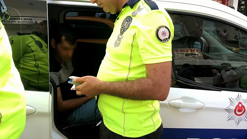 Sarhoş sürücü yayaya çarptı