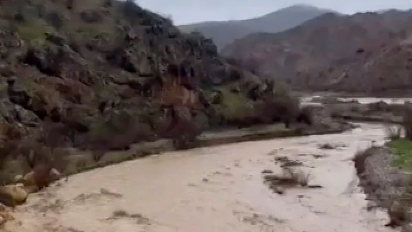 Şiddetli yağışlar sonrası dereler coştu