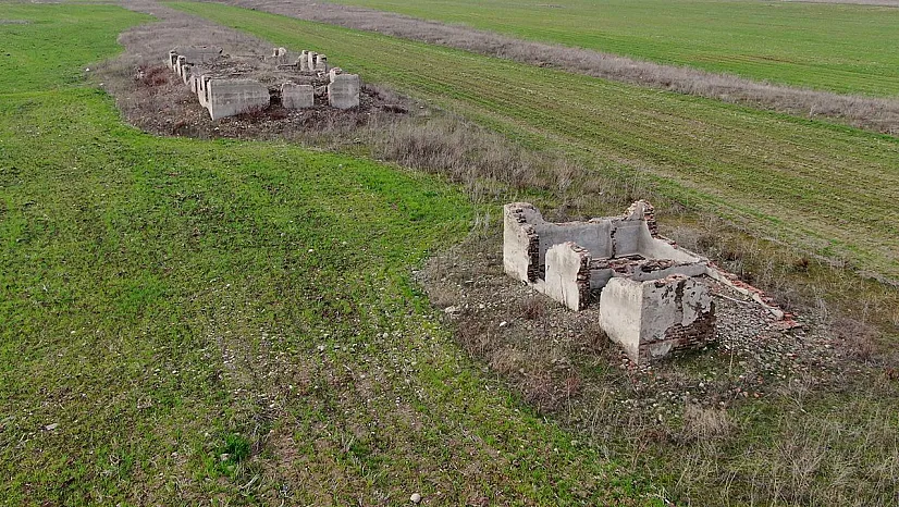 Sular çekildi, eski tren garı gün yüzüne çıktı
