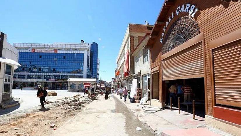 Tarihi çarşıda çalışmalar sürüyor