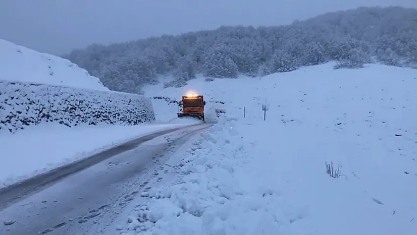 Tunceli'de karla mücadele sürüyor