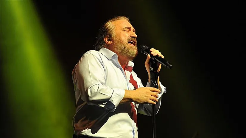 Ünlü sanatçı Volkan Konak hayatını kaybetti