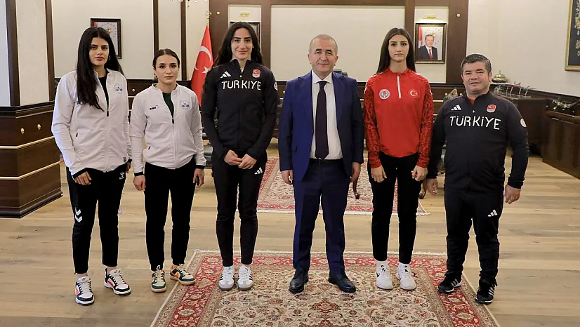 Vali Hatipoğlu, başarılı sporcuları ağırladı