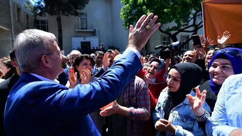 Vali Karaloğlu zılgıtlarla uğurlandı