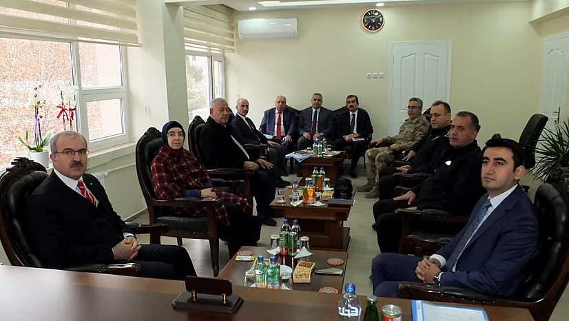 Vali Toraman, muhtarlarla buluştu