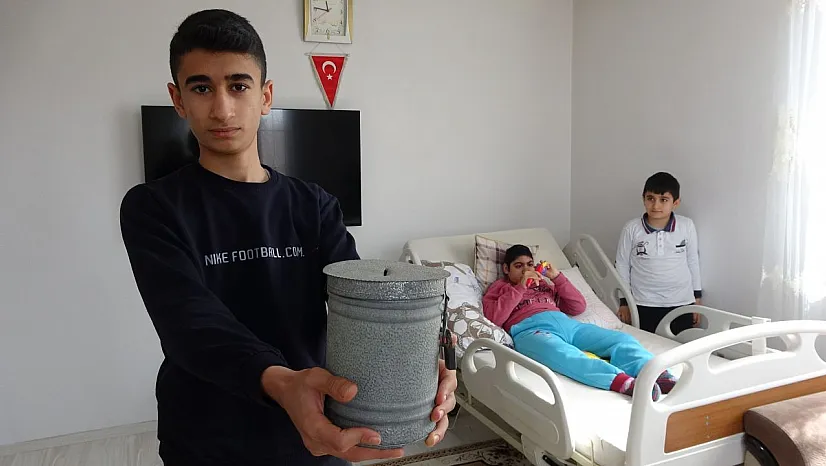 Üç kardeş, kumbaralarını depremzedeler için bağışladı
