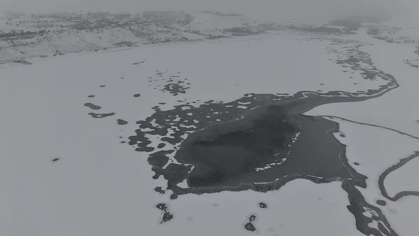 Cip Baraj Gölü buz tuttu