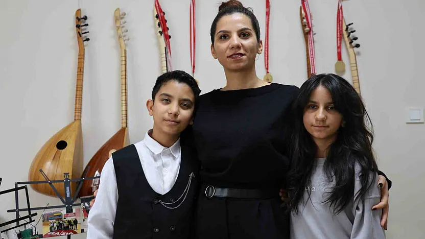 Depremden sonra müziğe sarıldı