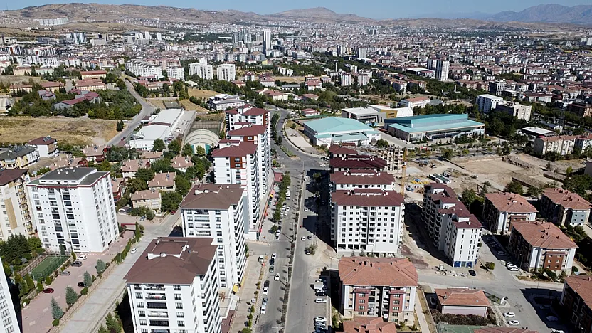 Elazığ'da 1216 aile yeni evine kavuştu