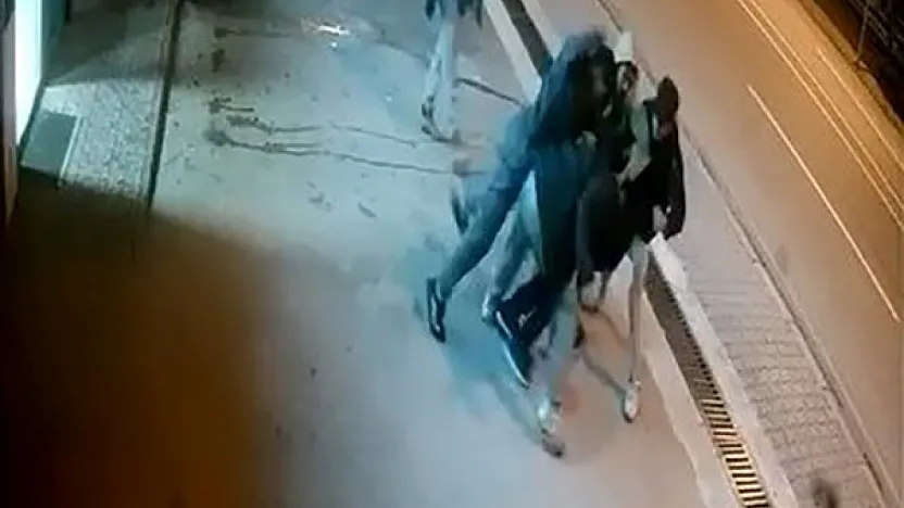 Elazığ'da 4 kişi 1 kişiye saldırdı!