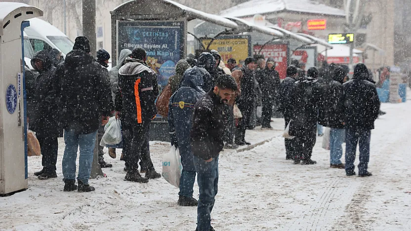 Elazığ'da beklenen kar yağışı başladı