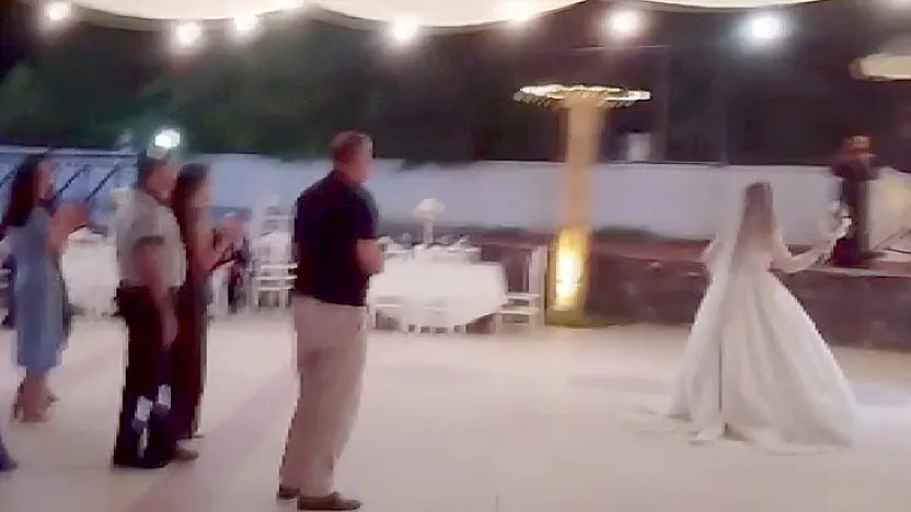 Elazığ'da çiçek kapma yarışı geline değil erkeğe gitti