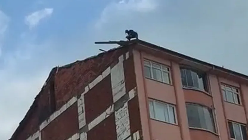 Elazığ'da inşaat işçisinin tehlikeli çalışması